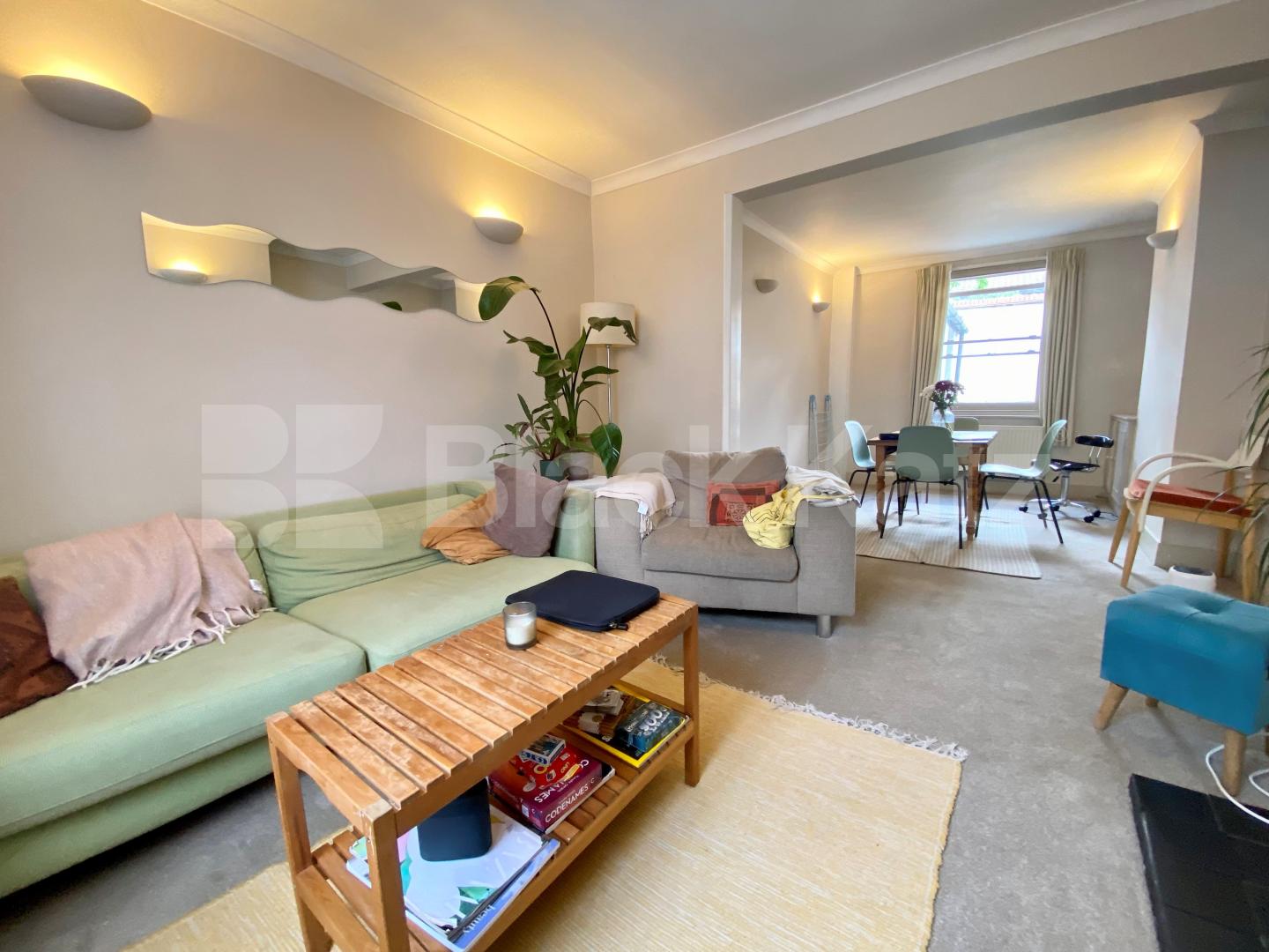 Bright & airy, offering approximately 1050 Sq. Ft.of living & entertaining space Henshaw Street, Elephant and Castle